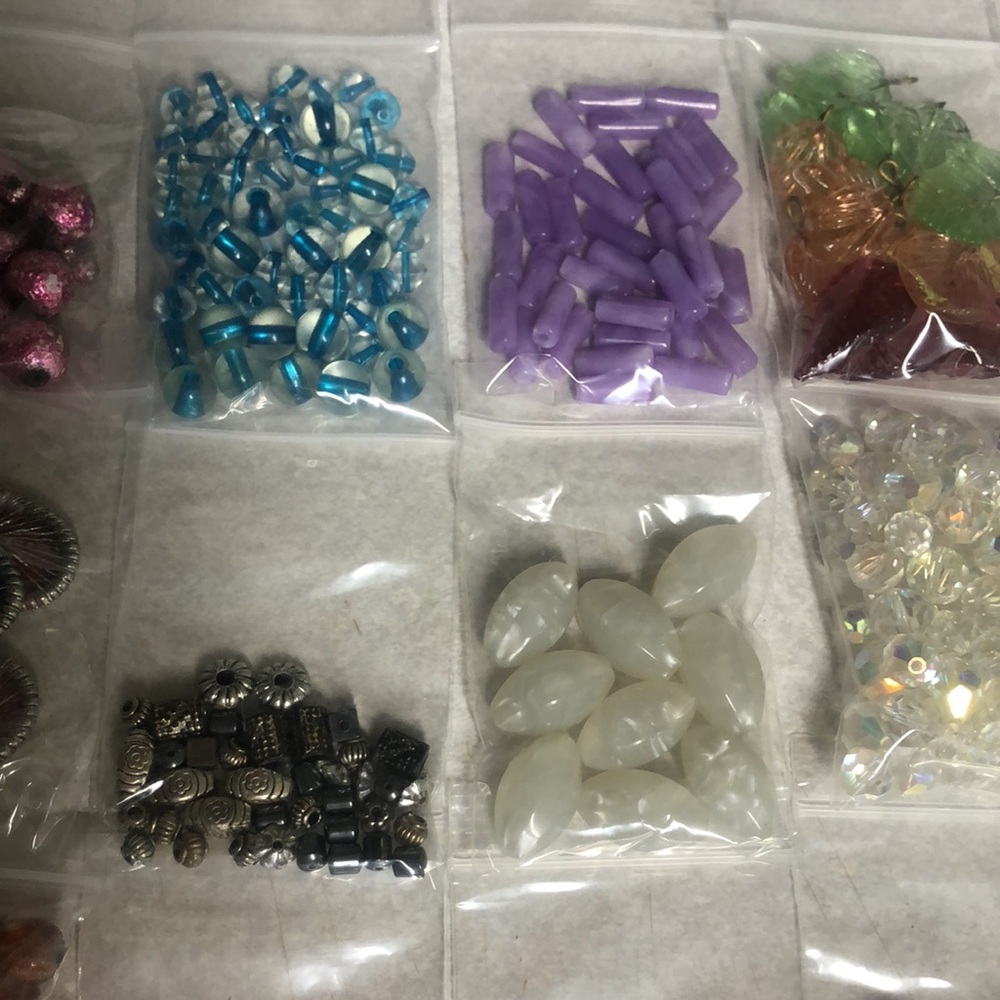 Assortment of Beads - Picture 3 of 7